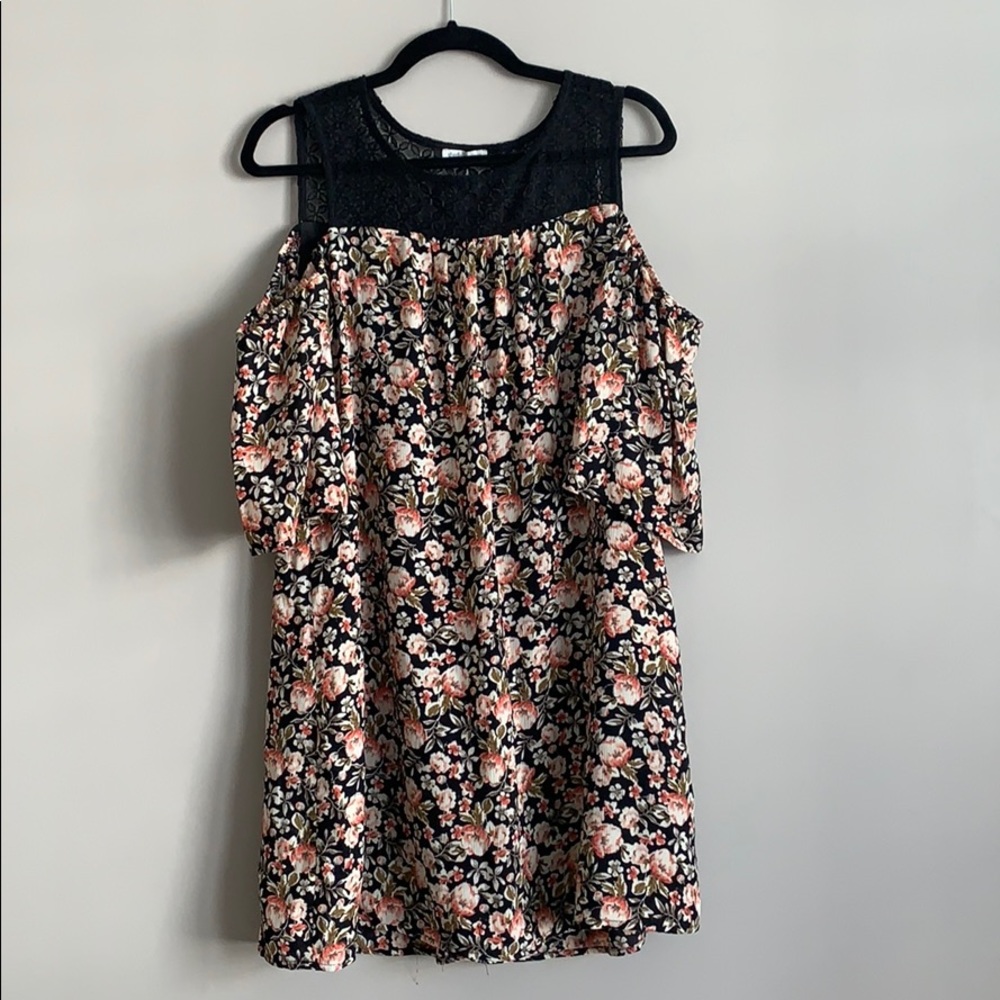 Floral cold shoulders dress